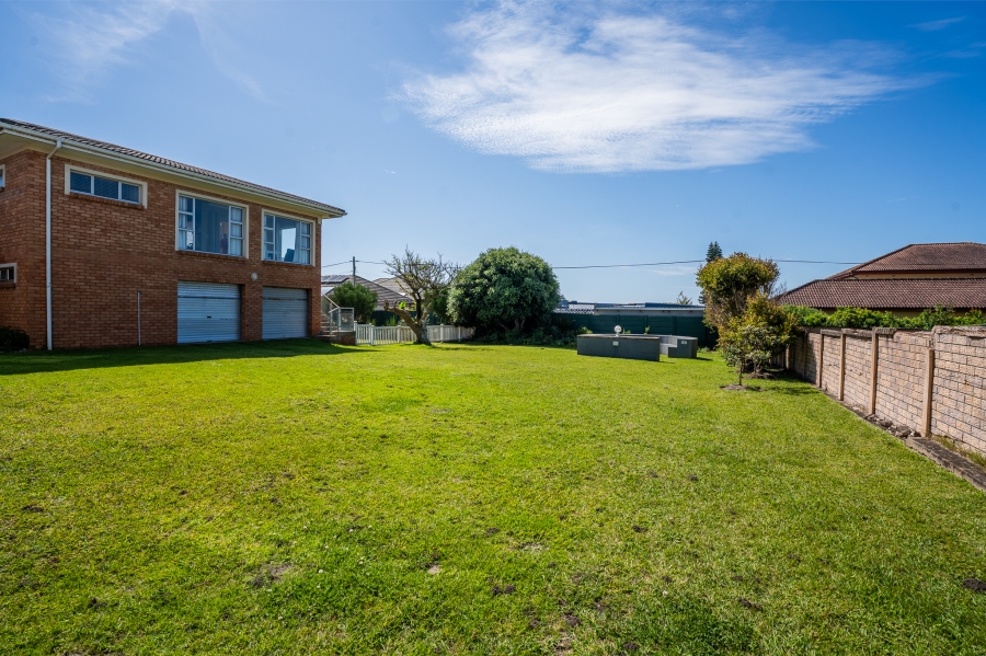 5 Bedroom Property for Sale in Kidds Beach Eastern Cape